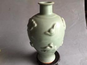 宋代龙泉窑花瓶