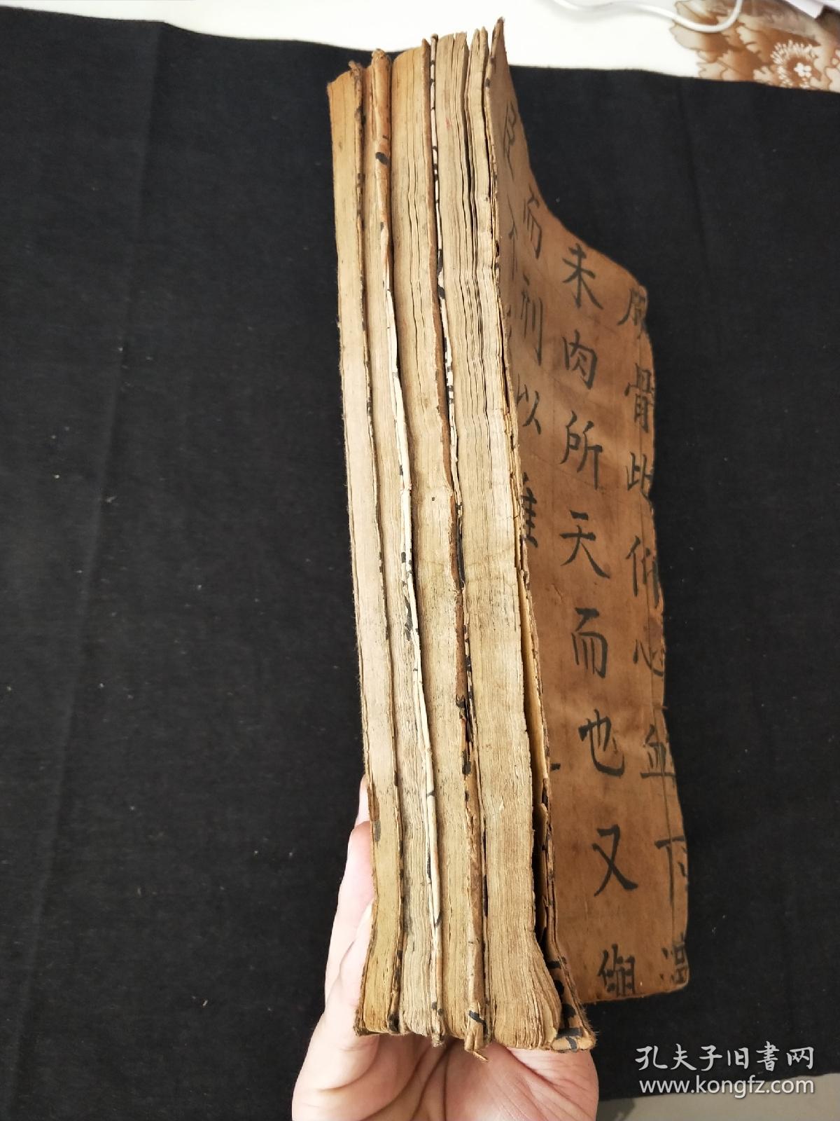 清雍正铜板刻印《四書合講》白纸特大开本，尺寸：31.5×18.5cm，全书应六册一套全，现存四册，惜缺孟子卷一二，论语卷六七这两册。有精力的朋友可拿去配齐，绝对是一套值得收藏的好书，全书成套大拍成交价好几万...品如图