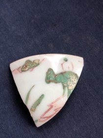 清代早期红绿彩酱口口沿瓷片，5、5、0.5厘米