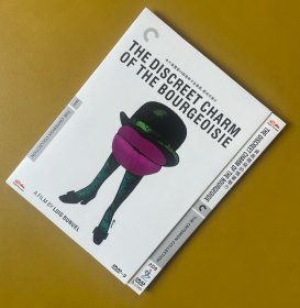 资产阶级的审慎魅力DVD 盛佳CC标准收藏版2D9，中文字幕+花絮，西班牙超现实主义电影大师布努埃尔1972年获奥斯卡最佳外语片奖的集大成艺术电影巅峰之作，国宝级演员费尔南多·雷伊主演。对资产阶级虚伪贪婪的讽刺力度登峰造极，以一千零一夜的古典方式嘲弄上流社会众生相，荒诞讽谑。