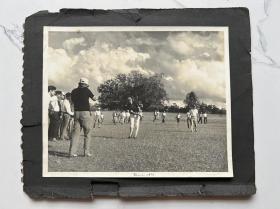 【铁牍精舍】【老照片】【照片4-5】1971年缅甸高官接待欧美高官打高尔夫球照片2张，25.5x20.5cm