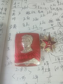 像章两枚