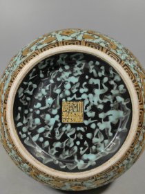 旧藏清乾隆古铜彩山水尊