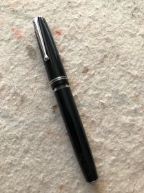 英雄牌钢笔