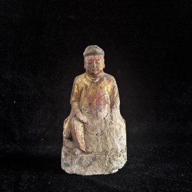 清代木雕文官像，高约30厘米，宽约14厘米，厚约12厘米。雕工精细，开脸漂亮，衣褶线条感十足。表面有贴金箔装饰，保存尚好，略有岁月痕迹。适合收藏或摆设，感兴趣的朋友可以私聊我了解更多细节。卖出不退不，价格实惠，欢迎交流！