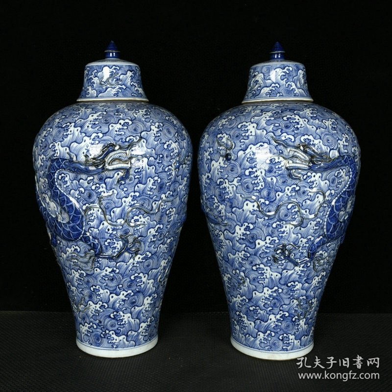 元青花雕刻海水龙纹梅瓶 高51厘米 直径28厘米