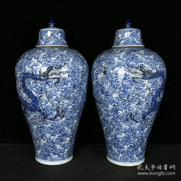 元青花雕刻海水龙纹梅瓶 高51厘米 直径28厘米