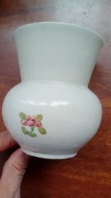 民国洪宪粉彩渣斗标本，品相尺寸如图自定吧。