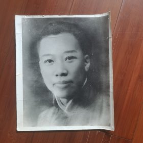 80年代翻拍的民国时期大尺幅人像黑白照片，30x26cm。