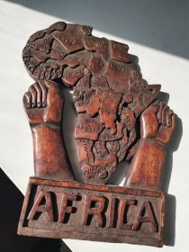 精雕非洲地图的老木雕26厘米的，少