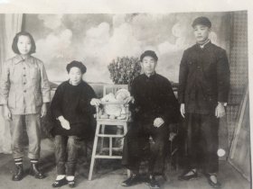 50-60年代祖孙三代五人合影照片