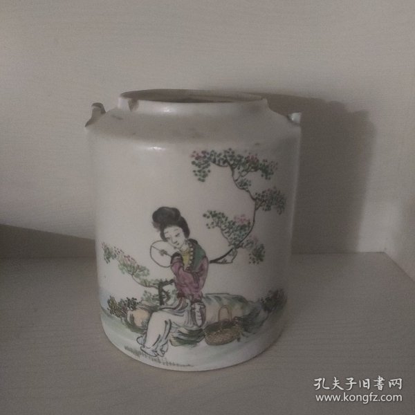 手绘人物提梁壶筒子一个，可做笔筒