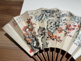 清末诸生民国著名海派画家季守正梅花泥金书法成扇50*18
季守正（1875－1949） 现代书画家。号无暇居士，清末诸生，慈溪人。
曾在银行任职，工书、擅画、精篆刻。其书法尤以隶书见长，得力于东汉褒斜道摩崖及景君碑，遒劲婉丽，典重深朴；画擅梅花墨竹，精妙简括；篆刻宗秦汉，不落时人蹊径。郑逸梅《书林片叶》谓其：“累书海上，曾与张善孖、钱化佛同在日木东京举行书画展，载誉而归，迄今己数十年。我家之《笔记