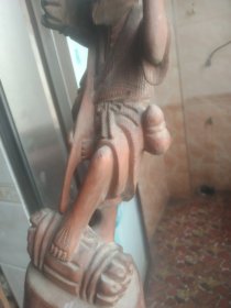 黄杨木纯手工刻樵夫 底有裂纹 卖个手工钱都不够高32Cm