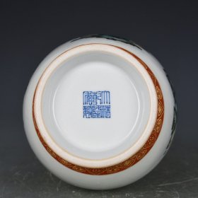 清乾隆矾红描金通景粉彩山水纹蒜头瓶 30×14厘米