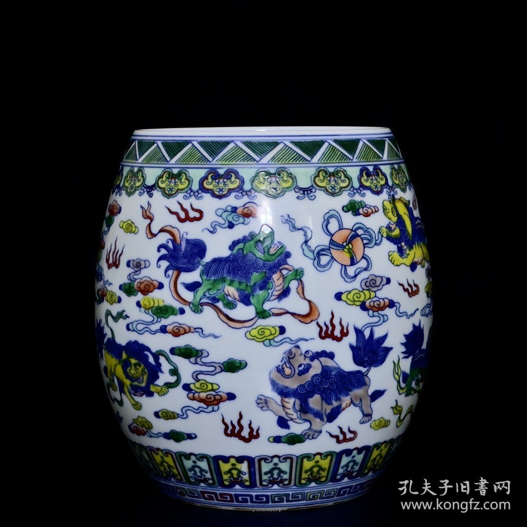 清乾隆斗彩狮子纹罐 19/18厘米