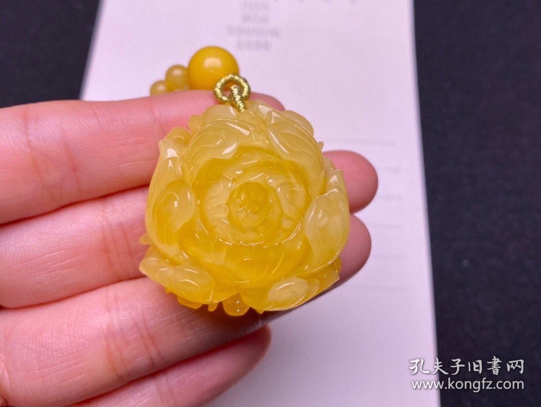 天然鸡油黄蜜蜡牡丹花吊坠项链，花开富贵 尺寸33.9×32×19.8mm 坠重11.6克 一套24.8克