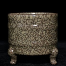 哥窑三足奁，高8.8cm直径8cm