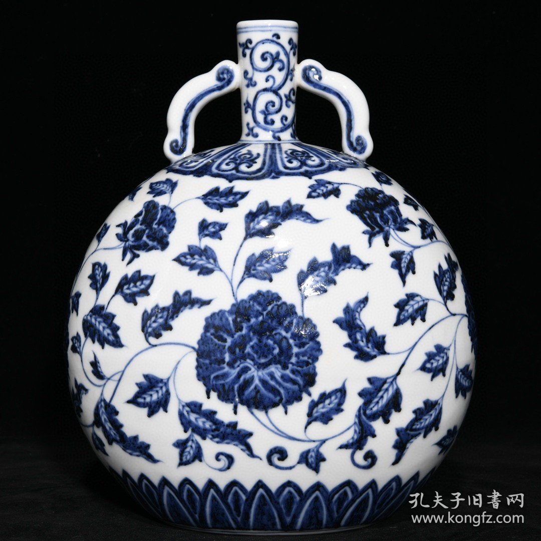 瓷器 明青花缠枝花卉纹扁瓶，高26.5厘米直径23厘米