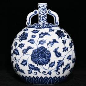 瓷器 明青花缠枝花卉纹扁瓶，高26.5厘米直径23厘米