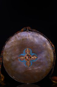 天铁纯手工敲打,錾刻,描彩唐卡,高41宽36.重约1500克…………