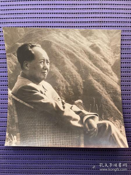江青（笔名李进）1961年拍摄毛主席在庐山坐相（黑白照片）原版照片