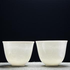 甜白釉暗刻龙凤纹杯子。高5*6.5厘米
。DJ51@@28