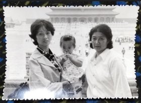 1983年北京颐和园合影留念老照片