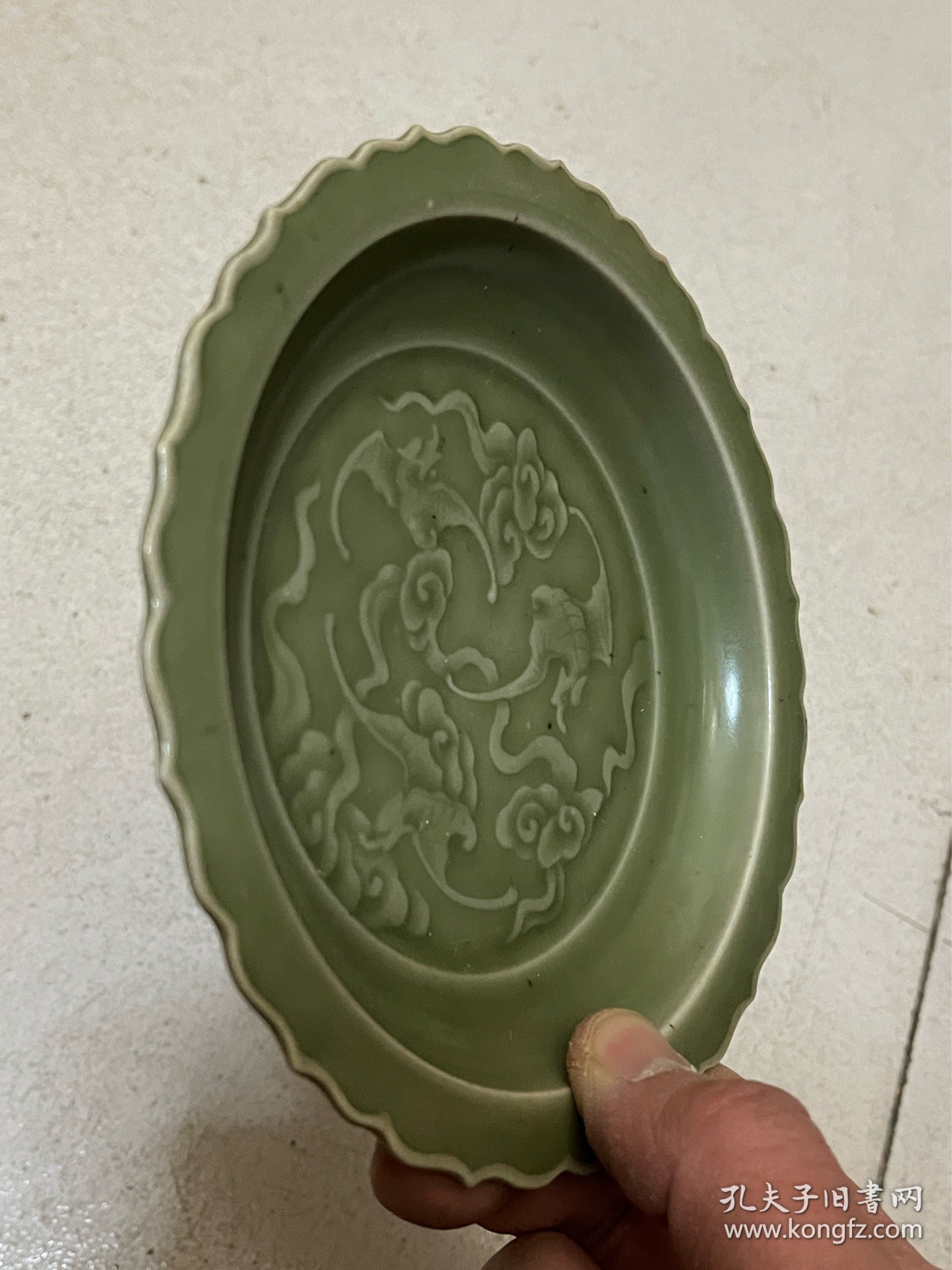 雕刻瓷盘子
