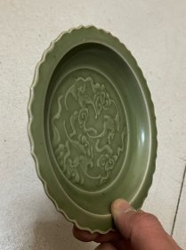 雕刻瓷盘子
