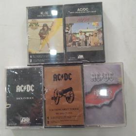 AC/DC乐队第一张专辑1976《High Voltage》第三张专辑《Dirty Deeds Done Dirt Cheap》，第七张录专辑《Back in Black回到黑暗》第八张专辑《For Those About to Rock We Salute You》第十二张专辑《The Razors Edge》（5盘打口磁带合售8品参看书影描述1980年美国原版需使用快递发货）55280