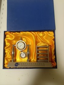 信息产业部电子科学研究院纯铜钟表摆件16.6cm
