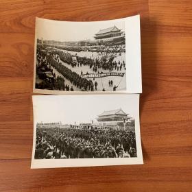 老照片 1976年10月21日 首都一百五十万群众盛大庆祝 华国锋同志、 粉碎四人帮 新华社新闻原照