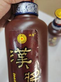 茅台汉酱酒瓶摆件