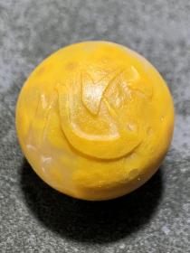 精美战国红玛瑙亚光雕刻心字圆珠一颗！