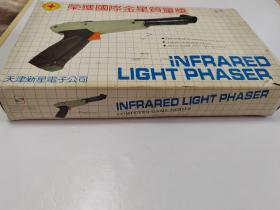 老游戏配件:16 in 1 超级黄金卡+枪型游戏手柄,原盒装,详情见图,按图发货