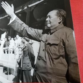 毛主席挥手照片