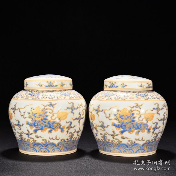 明成化蓝彩描金飞象纹夜光罐（萬贵妃铭文） 高14.8厘米 宽15厘米