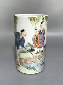 清光绪高恒生制 浅绛彩人物纹彩绘笔筒 高12cm，口径7cm 实物拍摄 实物请参考图片