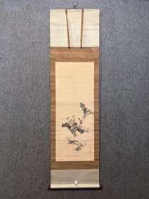 古筆萝卜图【铃木百年】 1825〜1891（文政八〜明治二十四）67歲。名 世壽，又名壽,字子康.號大椿翁、畫仙堂、東錦樓、摘星 閣、三萬六千日，通稱甚之丞，又稱圖書。京都人。少時 好畫，初學橫山華溪，再師岸岱、岸連山，兼容中國元、 明、清畫跡，終成畫業。曾任京都府畫學校教授“人物、 山水、花鳥均佳。代表作品為《賽馬圖屏風》。門人有今 尾景年、久保田米倦、火田仙齡等