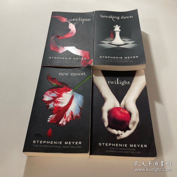 Twilight + new moon + eclipse + breaking dawn英文原版:暮光之城(全四册)