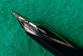 近新绝版美产犀飞利塔格1001(SHEAFFER Targa 1001)原色全钢14K F尖钢笔一支