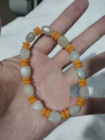 和田玉籽料手串手链原石手串，全品完整不缺不破损，请看图，喜欢的朋友来结缘。