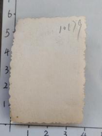 60年代粗辫子美女佩戴毛主席像章照片“昆明劳动照相”(程少侠林(宁)佩珍相册)