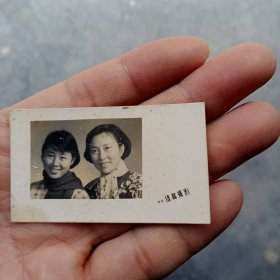 浙江宁波绿宝摄影老照片，两位美女