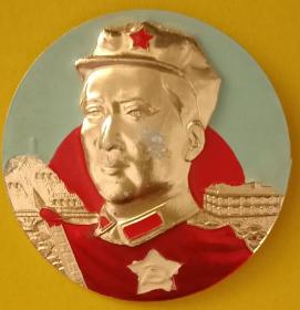 彩色红军帽章，革命圣地，圆型。九品，5.8cmX5.8cm。
