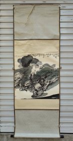李明，1957年生，甘肃成县人，13岁开始习画。1975年拜全国著名画家杨立强先生为师，学习中国画。1988年入北京画院深造，师从全国著名画家、一级美术师王文芳老师，主攻国画山水、兼习花鸟。现为文化部艺术基金专家库专家、甘肃省美协理事、甘肃画院特聘画家、甘肃民盟书画院副院长、陇南市美术家协会副主席、陇南市美术馆副馆长、陇南市书画院副院长、省管国家高级美术师。