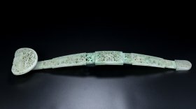 旧藏和田玉 镂空如意 重1.168千克长68.5厘米上宽13厘米下宽4.5厘米厚4厘米