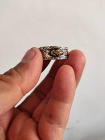 纯银戒指一枚