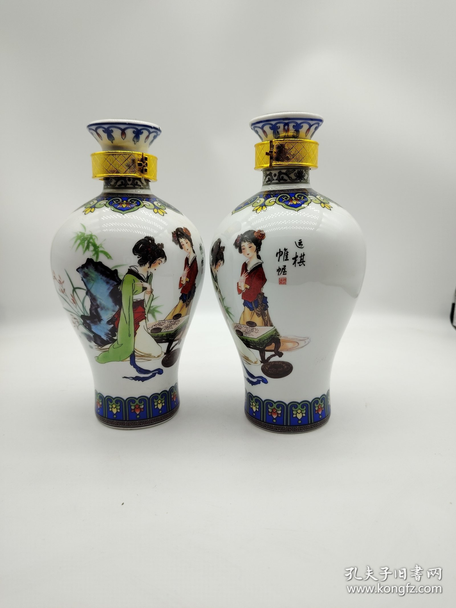 空酒瓶美女一对完好无损